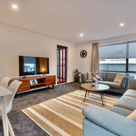 Stylish Central City Apartment On Bealey